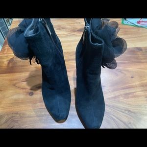 Black suede heeled bootie, patent leather heel and platform size 37 never worn